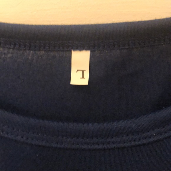 Navy blue graphic tee. Lion graphic. Size Large. - Picture 3 of 7